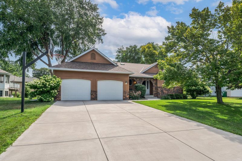 2984 Valento Ln, Little Canada, MN 55117