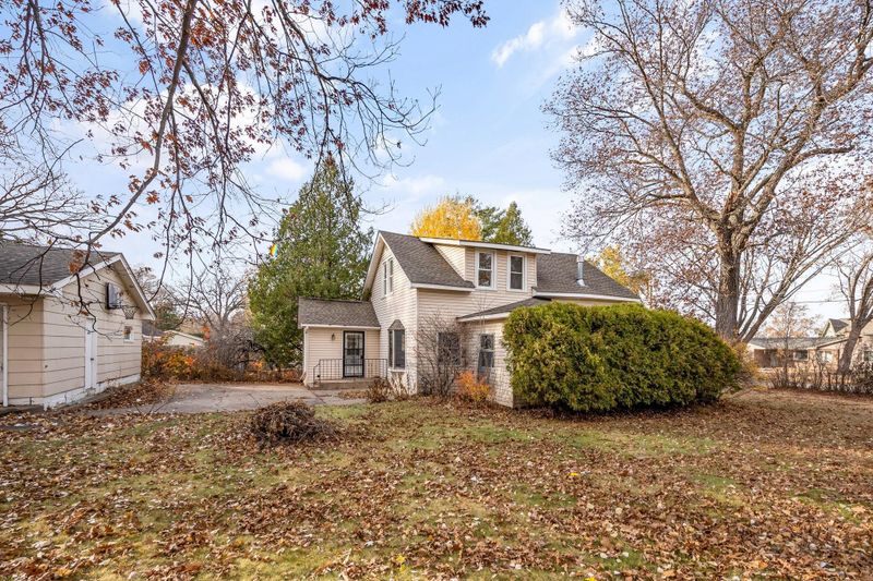 768 S Shore Dr, Forest Lake, MN 55025