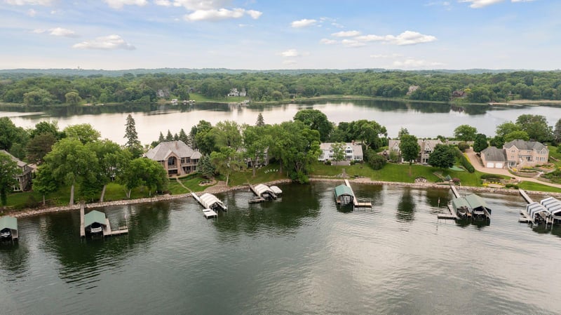 6524 Smithtown Rd, Excelsior, MN 55331