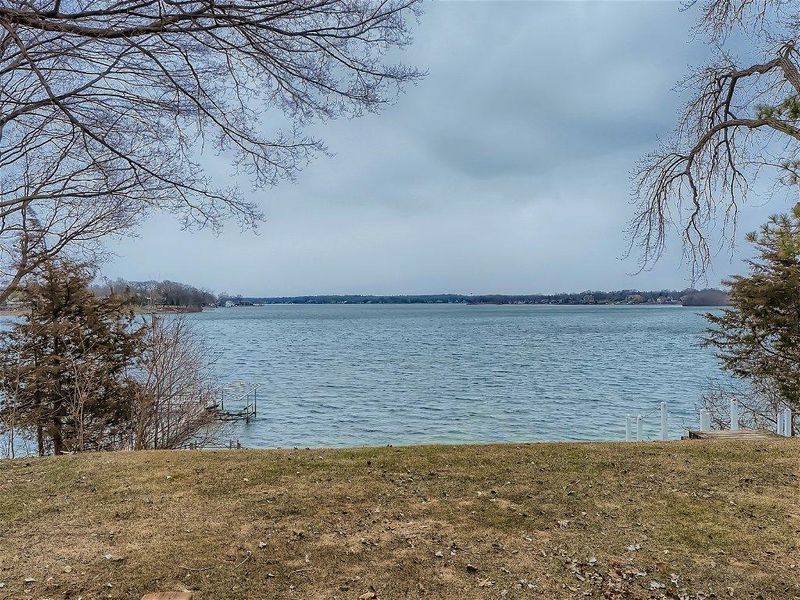 95 Crabapple Ln, Excelsior, MN 55331