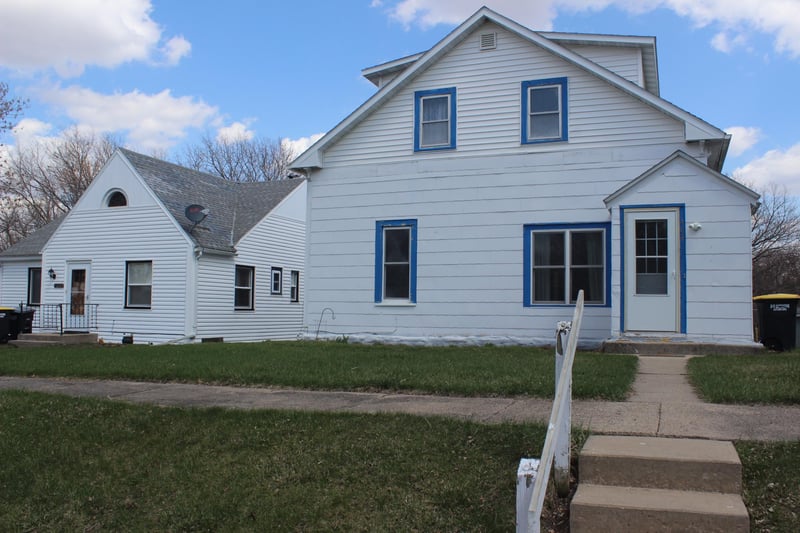 404 S Henry St, Elmore, MN 56027