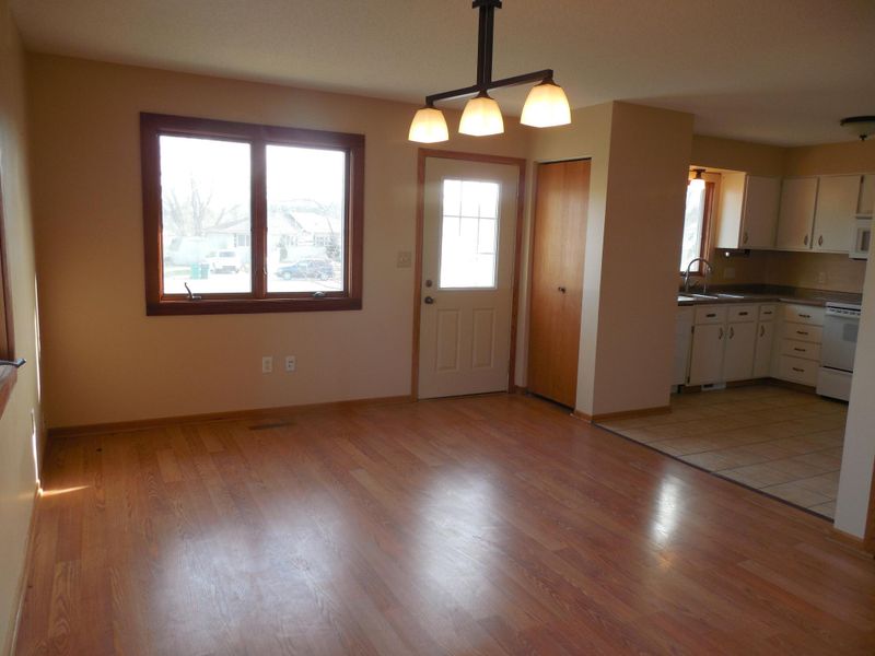 7 Sather Ct SW, Pine Island, MN 55963