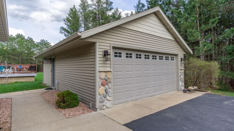 1275 Thistle Ln, Eau Claire, WI 54703