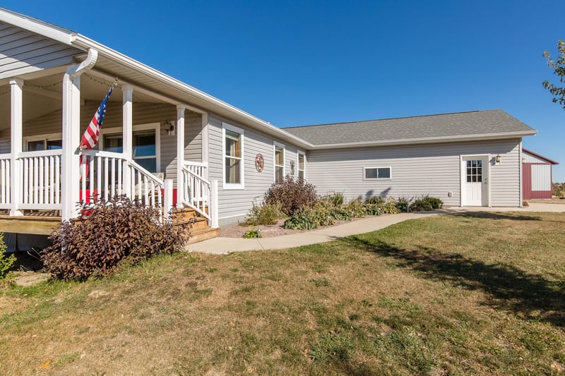 16890 Lake Ave, Kilkenny, MN 56052