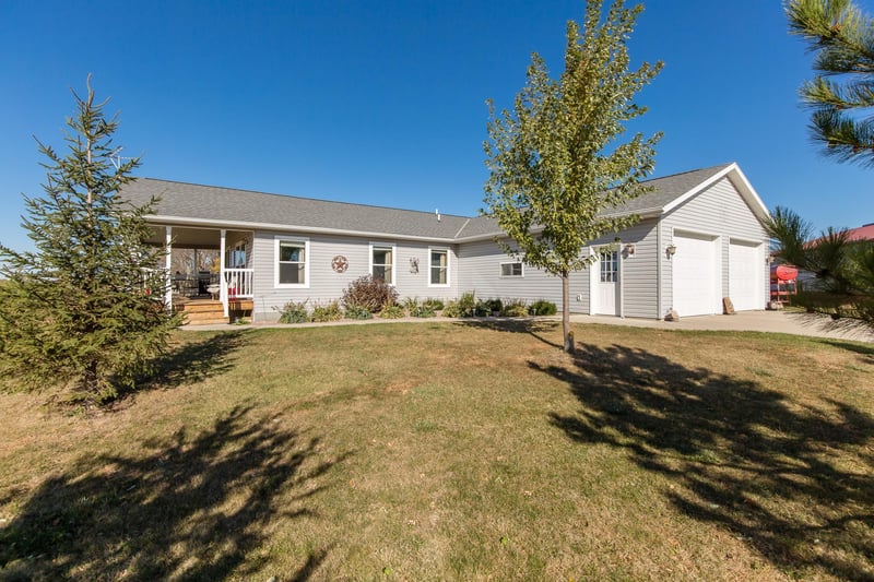 16890 Lake Ave, Kilkenny, MN 56052