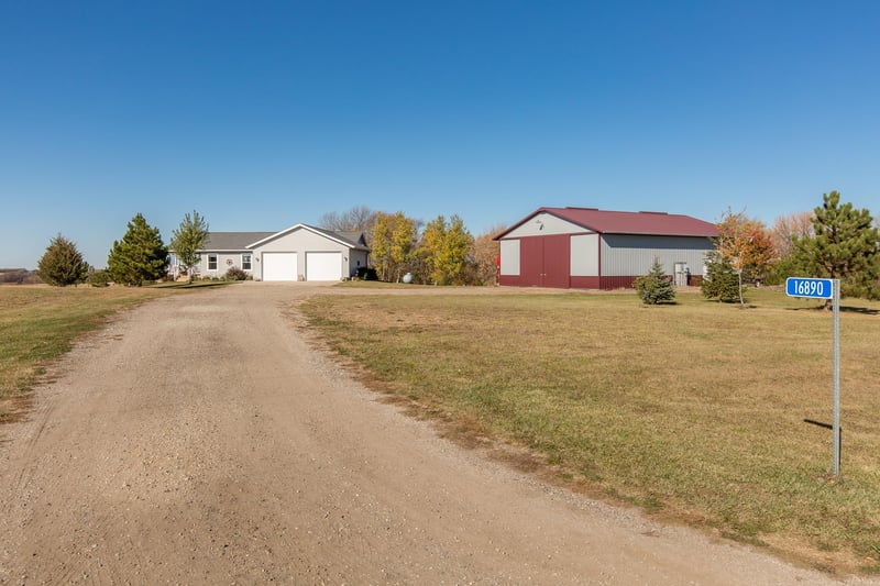 16890 Lake Ave, Kilkenny, MN 56052