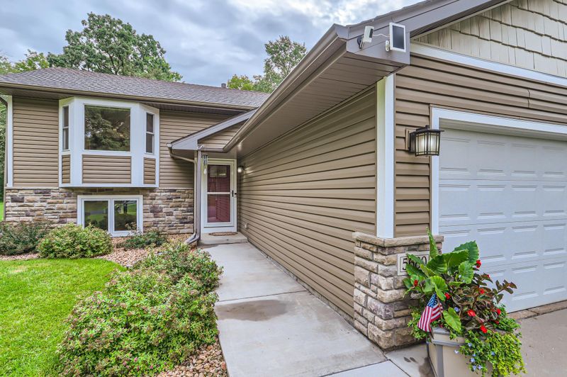 5680 Flint Trl, Wyoming, MN 55092