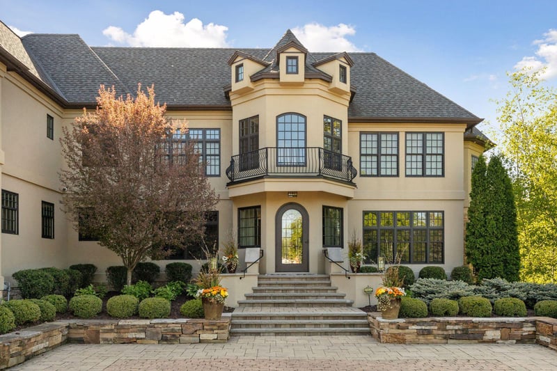 5504 Schaefer Rd, Edina, MN 55436