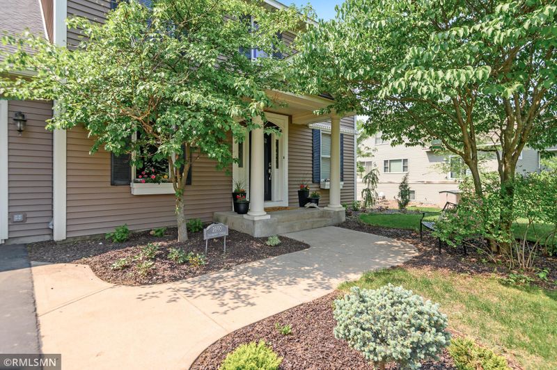 2690 Snowdrift Cir E, Maplewood, MN 55119
