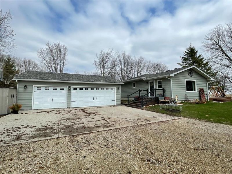51714 270th St, Austin, MN 55912
