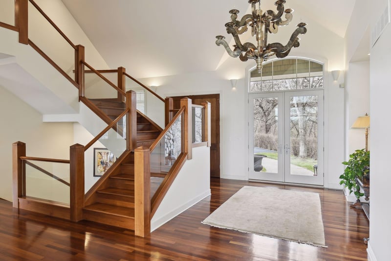 2833 Overlook Cir, Bloomington, MN 55431