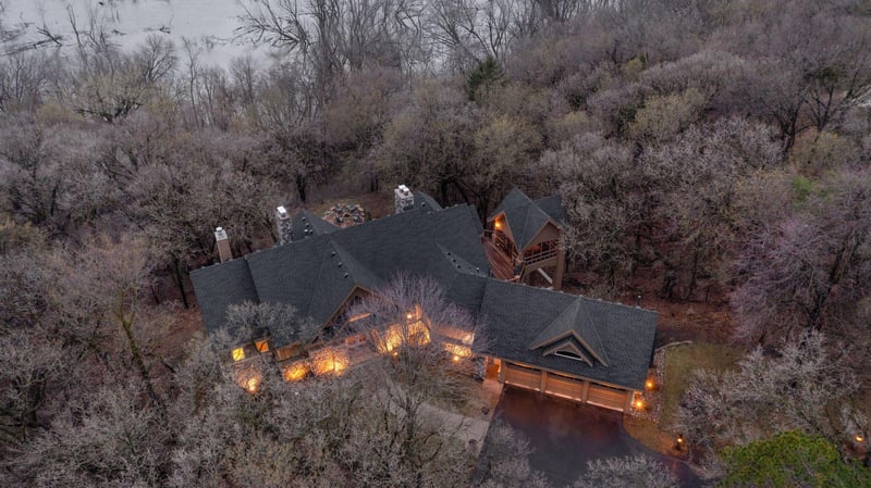 2833 Overlook Cir, Bloomington, MN 55431