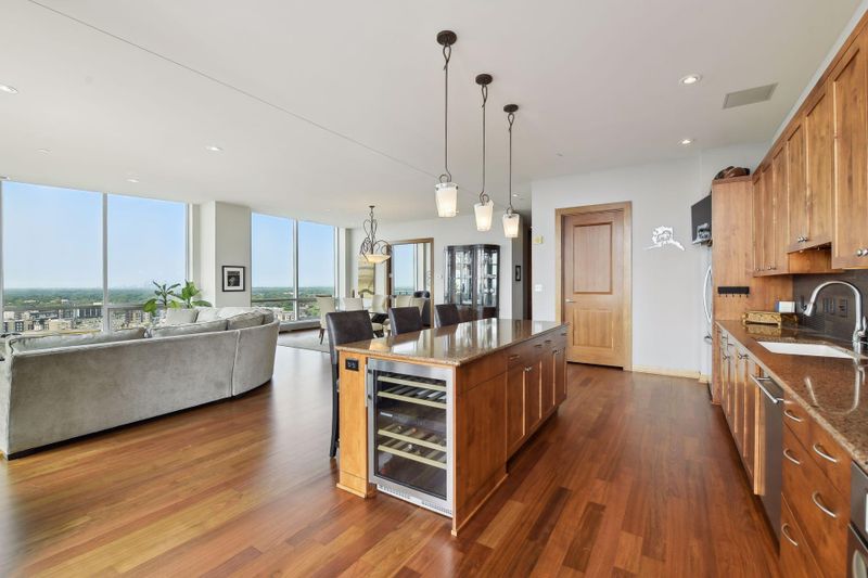 3209 Galleria #1602, Edina, MN 55435