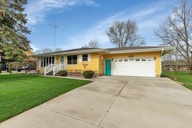 590 State St S, Eden Valley, MN 55329