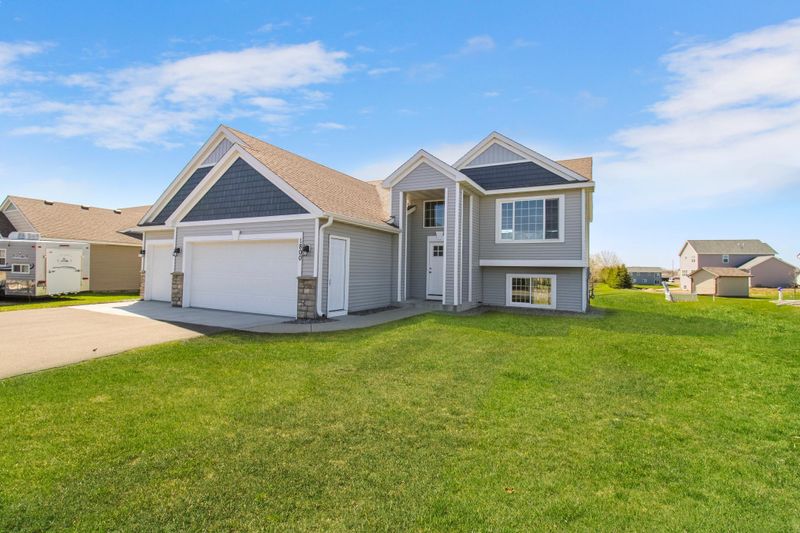 1800 11th St NE, Buffalo, MN 55313