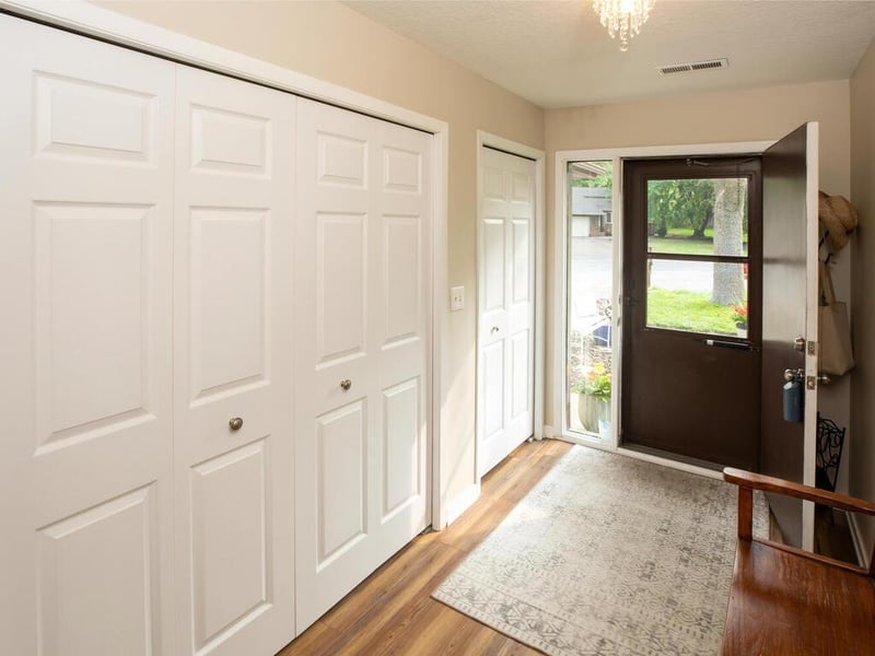 3960 Linden Cir, Excelsior, MN 55331