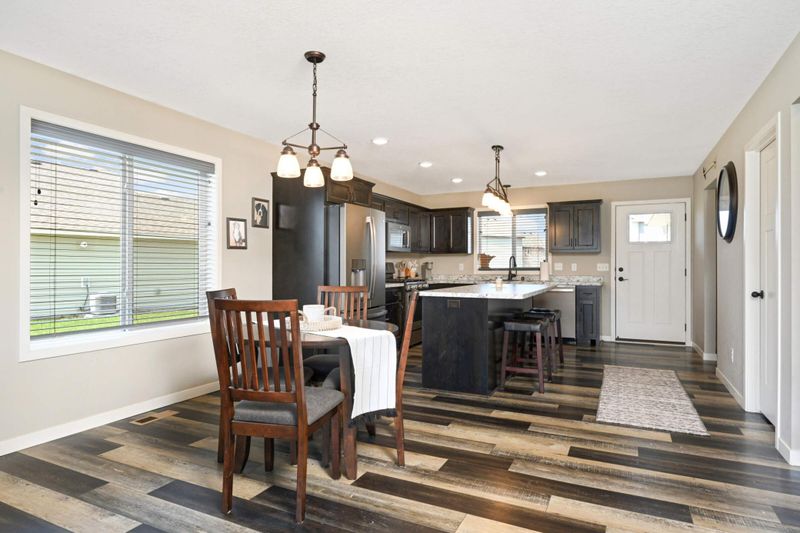 410 Moline Loop NW, Isanti, MN 55040