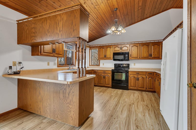20315 162nd St, Eden Valley, MN 55329