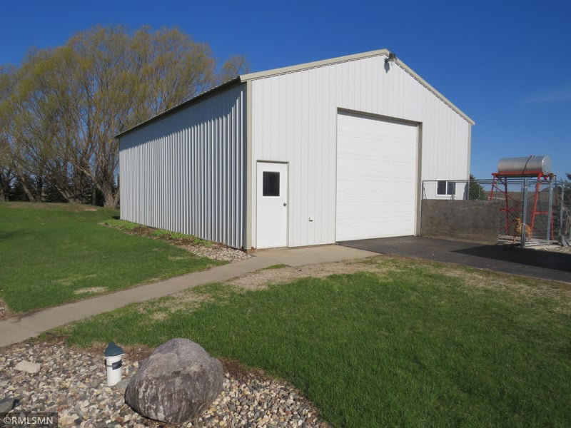 13723 Garden Ave, Glencoe, MN 55336
