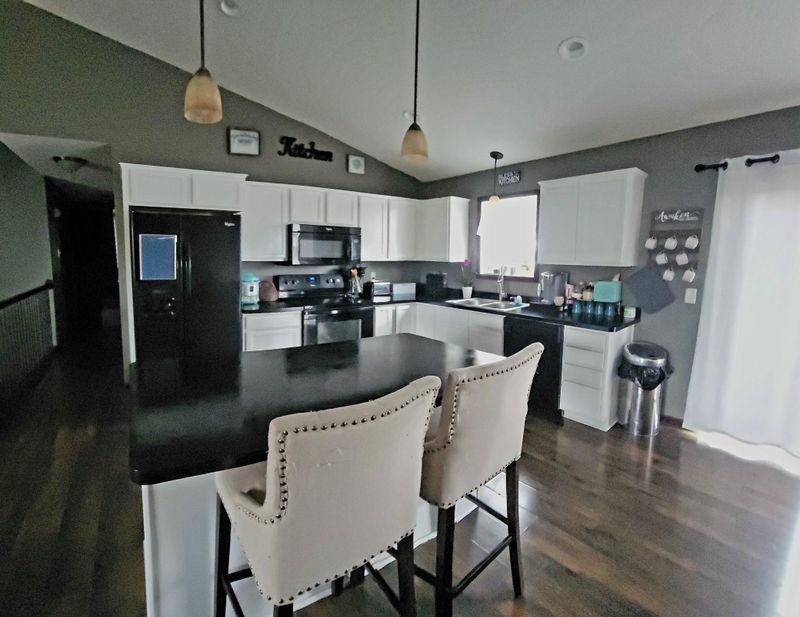 885 Fox Ct, Norwood Young America, MN 55397