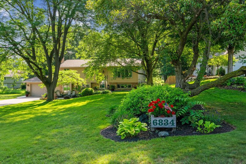 6834 Chesshire Ln N, Maple Grove, MN 55311