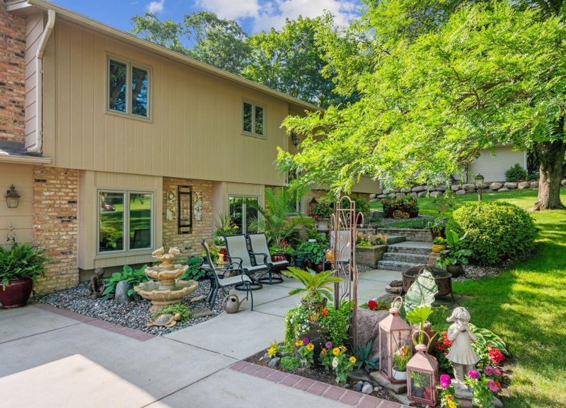 6834 Chesshire Ln N, Maple Grove, MN 55311
