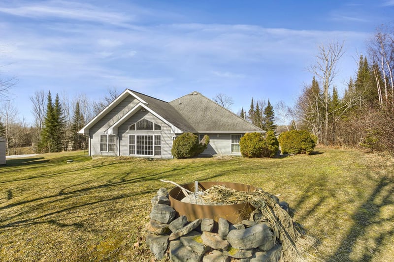 22 6th St, Nashwauk, MN 55769