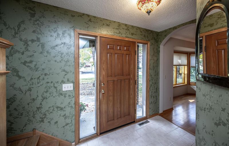 3970 Trotters Ct, Eagan, MN 55123