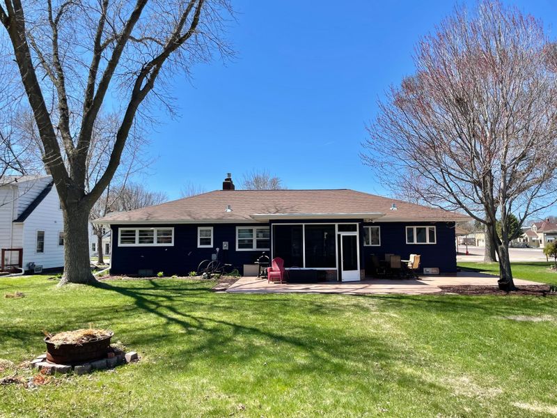329 N Spring Ave, Springfield, MN 56087