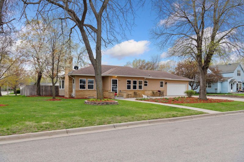 242 E River St, Monticello, MN 55362