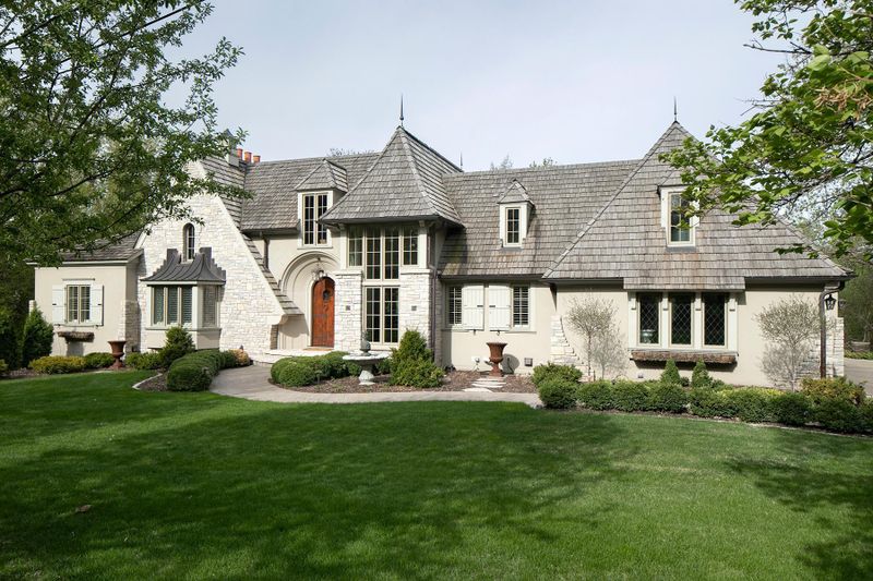 525 Harrington Rd, Wayzata, MN 55391