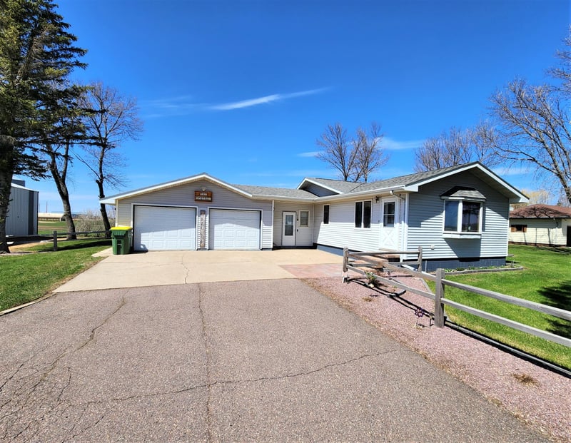 250 Superior Ave W, Holland, MN 56139