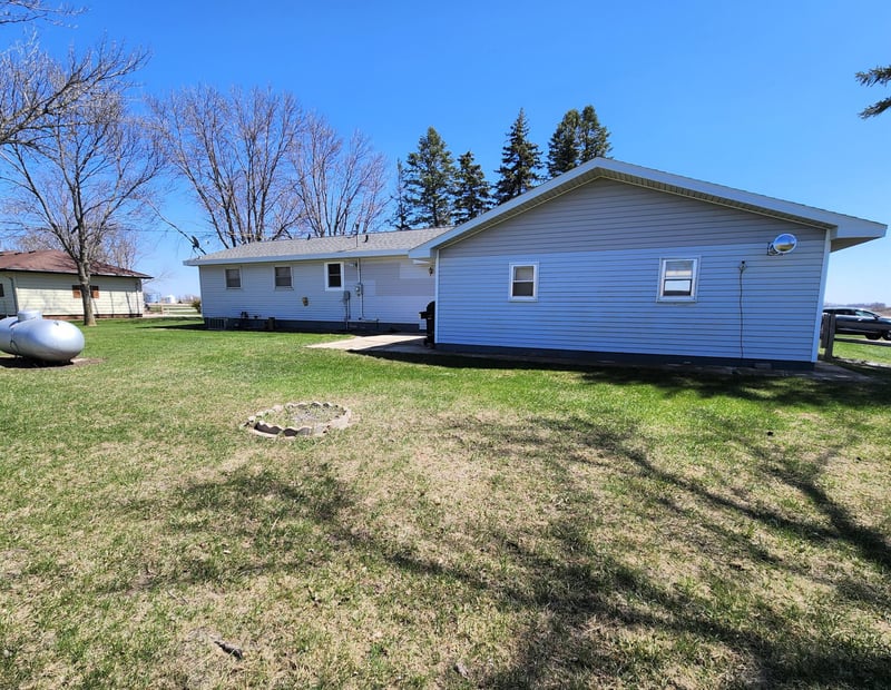 250 Superior Ave W, Holland, MN 56139