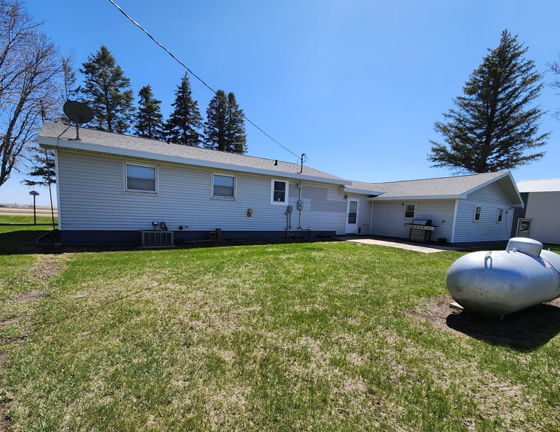 250 Superior Ave W, Holland, MN 56139