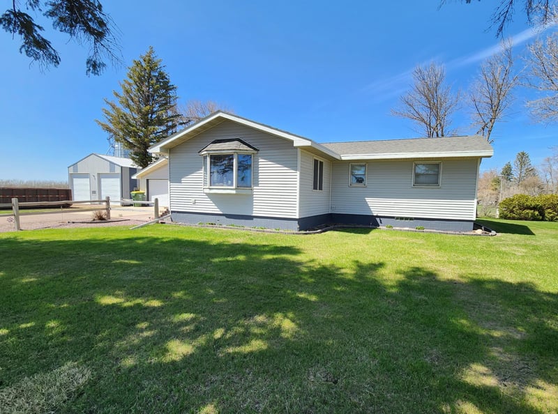 250 Superior Ave W, Holland, MN 56139