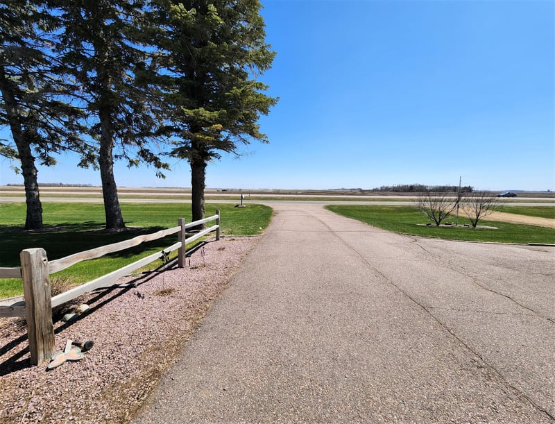 250 Superior Ave W, Holland, MN 56139