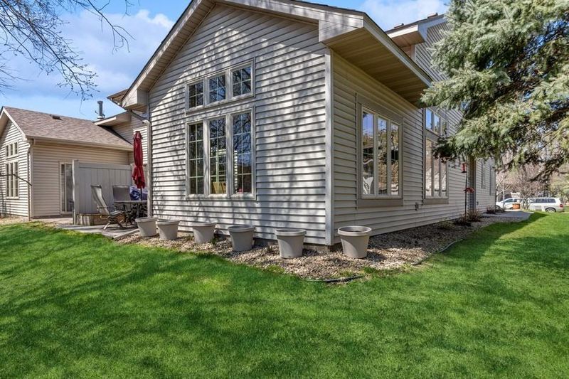 1510 Pine Pointe, White Bear Lake, MN 55110