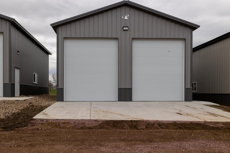 613 S Church Ave, Hills, MN 56138