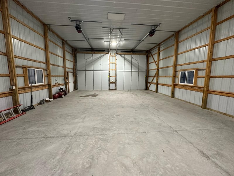 609 Church Ave, Hills, MN 56138