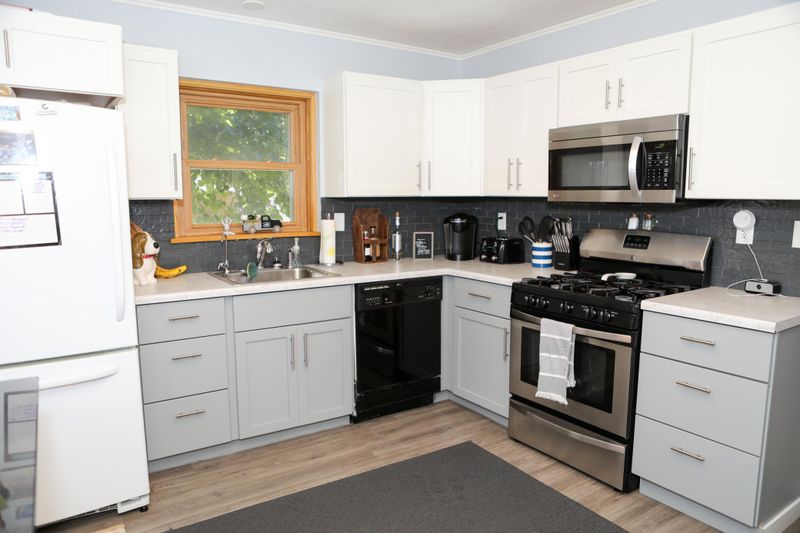 809 8th St S, Virginia, MN 55792
