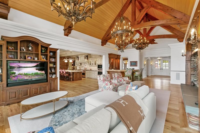 2303 Huntington Point Rd E, Wayzata, MN 55391