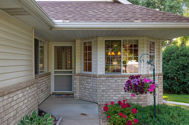14734 Courtyard Cir, Burnsville, MN 55306