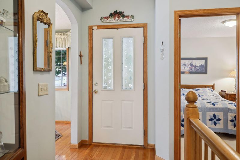 14734 Courtyard Cir, Burnsville, MN 55306