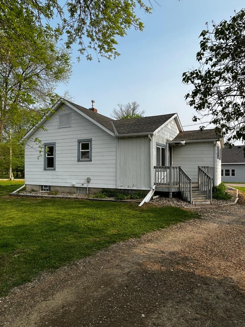 613 N 1st St, Darwin, MN 55324