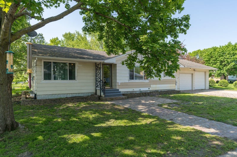116 1st Ave, Minnesota Lake, MN 56068