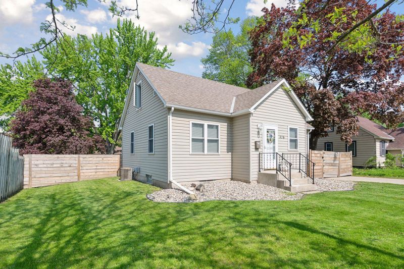 576 Bluff St NE, Hutchinson, MN 55350