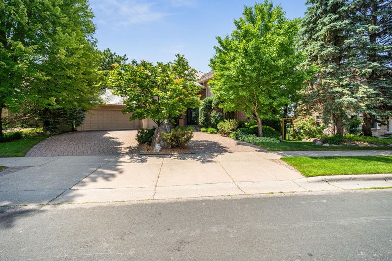 7611 Bush Lake Dr, Bloomington, MN 55438