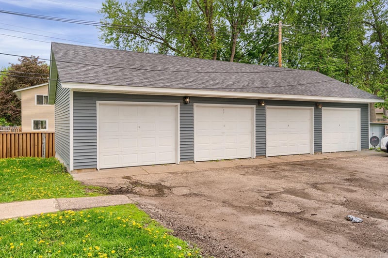 2748 Xylon Ave N, New Hope, MN 55427