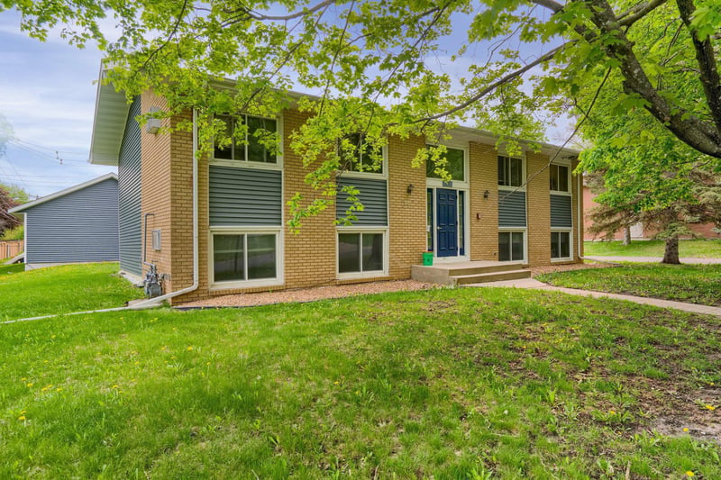 2748 Xylon Ave N, New Hope, MN 55427