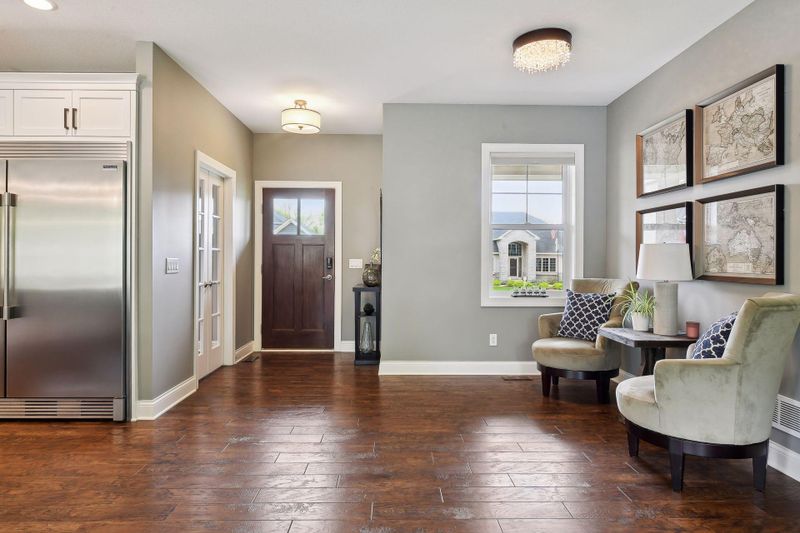 2909 Fairway Dr, Chaska, MN 55318
